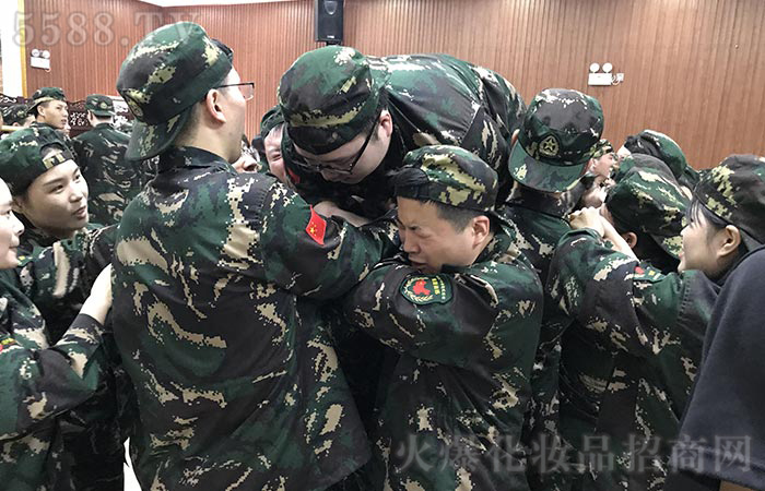 ����t�������T���𱬻�