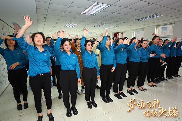 勞動有禮,情暖火爆!火爆網為員工派送五一勞動節(jié)福利! 勞動有禮,情暖火爆!火爆網為員工派送五一勞動節(jié)福利!