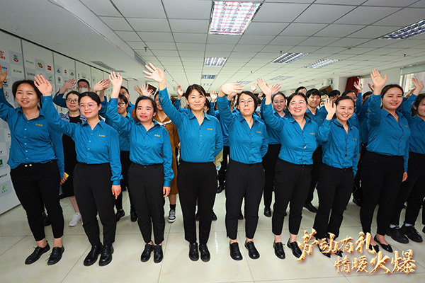 勞動有禮,情暖火爆!火爆網為員工派送五一勞動節(jié)福利! 勞動有禮,情暖火爆!火爆網為員工派送五一勞動節(jié)福利!