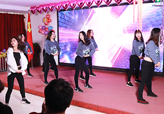 �����赸��һ�������M�����(d��ng)�ഺ���]���L(f��ng)����