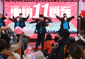 ��Խ�Լ�����ӭ���L(f��ng)������(l��)�҂��ɞ��Լ���Ӣ����